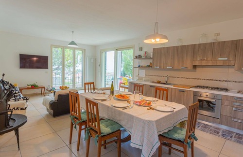 Foggetta Apartment | Lovely apartment for 10 people with A/C, WIFI, TV, patio, pets allowed, panoramic view and parking