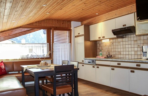 Prutz Apartment | Lovely apartment for 12 guests with WIFI, TV, terrace and pets allowed
