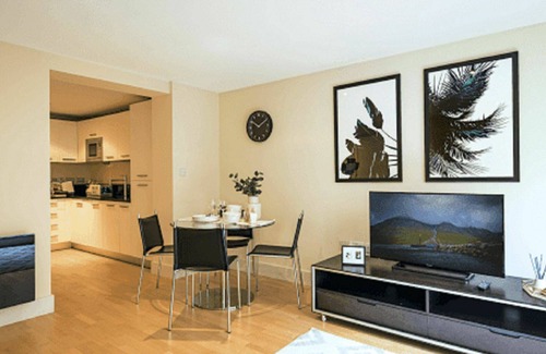 Castle Baynard Apartment | Lovely apartment for 2 guests with WIFI and TV