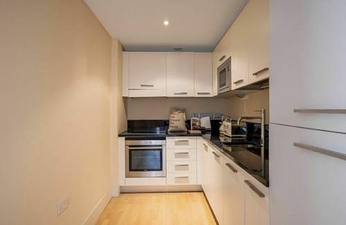 Castle Baynard Apartment | Lovely apartment for 2 guests with WIFI and TV