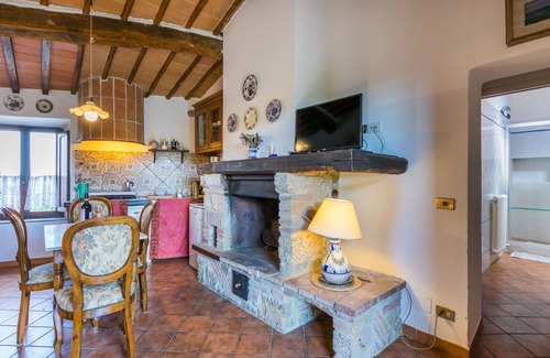 Casciano di Murlo Apartment | Lovely apartment for 2 people with WIFI, TV, terrace, panoramic view and parking