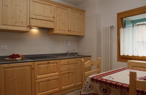 Raveo Apartment | Lovely apartment for 2 people with WIFI, TV, patio, pets allowed and parking