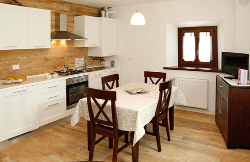 Raveo Apartment | Lovely apartment for 2 people with WIFI, TV, patio and parking