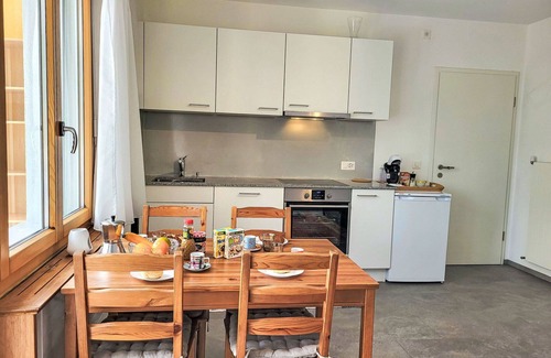 Losone Apartment | Lovely apartment for 3 people with WIFI, TV, balcony, pets allowed, panoramic view and parking