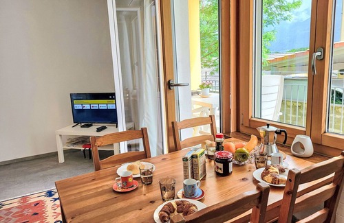Losone Apartment | Lovely apartment for 3 people with WIFI, TV, balcony, pets allowed, panoramic view and parking