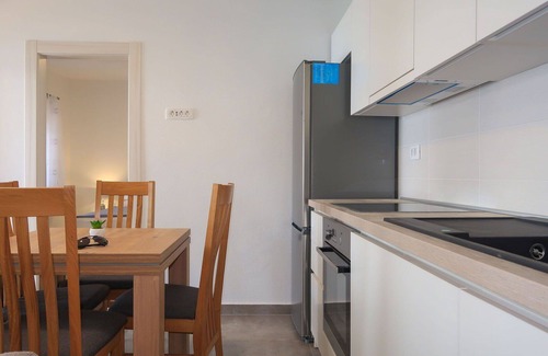 Stinica Apartment | Lovely apartment for 3 people with A/C, WIFI, TV and terrace
