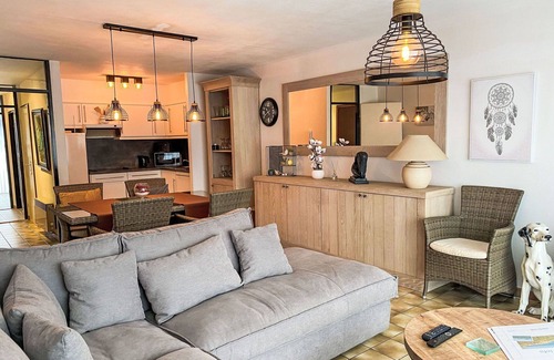 Bredene Apartment | Lovely apartment for 4 guests with WIFI, TV, balcony and pets allowed