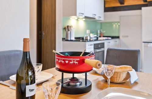 Graechen Apartment | Lovely apartment for 4 guests with WIFI, TV, balcony, panoramic view and parking