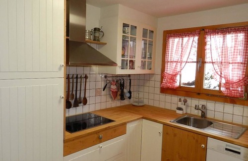 Lauenen Apartment | Lovely apartment for 4 guests with WIFI and balcony