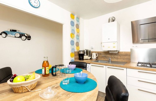 La Madeleine-Bellevue Apartment | Lovely apartment for 4 guests with WIFI, TV, balcony, pets allowed and parking
