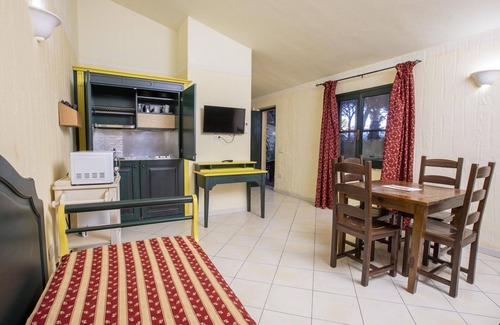 Arborea Apartment | Lovely apartment for 4 guests with pool, WIFI, A/C, TV, pets allowed and parking