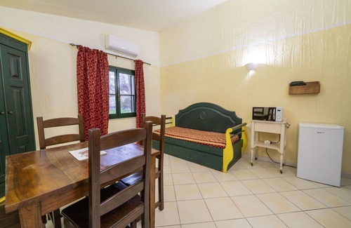 Arborea Apartment | Lovely apartment for 4 guests with pool, WIFI, A/C, TV, pets allowed and parking