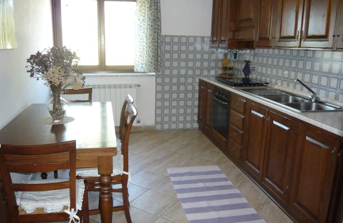 Il Poggio Apartment | Lovely apartment for 4 people with WIFI, pool, TV, pets allowed, panoramic view and parking