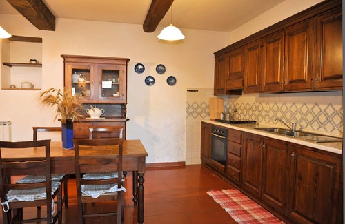 Il Poggio Apartment | Lovely apartment for 4 guests with pool, WIFI, TV, pets allowed, panoramic view and parking