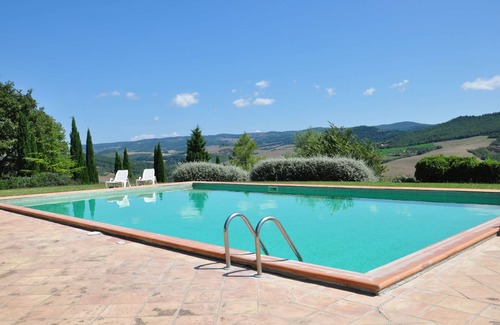 Il Poggio Apartment | Lovely apartment for 4 guests with pool, WIFI, TV, pets allowed, panoramic view and parking