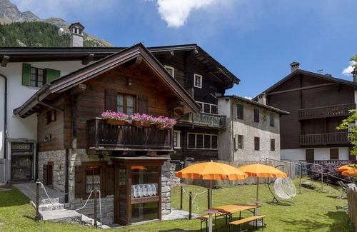 Macugnaga Apartment | Lovely apartment for 4 people with TV, balcony, pets allowed, panoramic view and parking