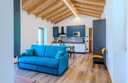 Verceia Apartment | Lovely apartment for 4 guests with WIFI, A/C, TV, balcony and parking