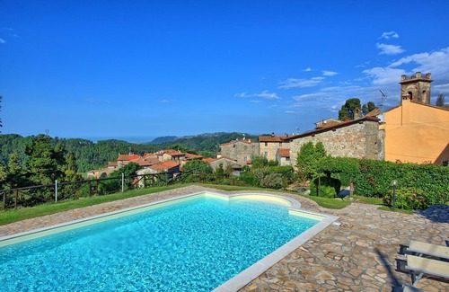 Massarosa Apartment | Lovely apartment for 4 people with WIFI, pool and TV, close to Viareggio