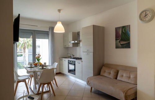 Silvi Marina Apartment | Lovely apartment for 4 people with A/C, pool, WIFI, TV, terrace, pets allowed and parking