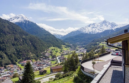 Soelden Apartment | Lovely apartment for 4 people with WIFI, TV, balcony, pets allowed and parking
