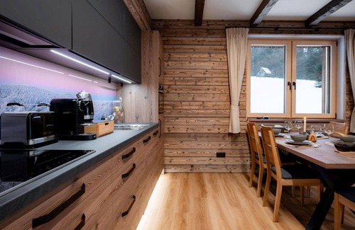 Dolni Morava Apartment | Lovely apartment for 5 guests with WIFI, TV, terrace and parking