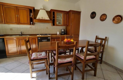 Luino Apartment | Lovely apartment for 5 guests with WIFI, TV, terrace and pets allowed