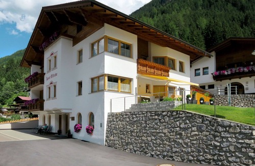 Kappl Apartment | Lovely apartment for 5 guests with WIFI, TV, balcony and parking