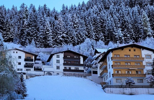 Ischgl Apartment | Lovely apartment for 6 guests with WIFI, TV, balcony, pets allowed and parking