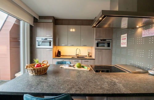 Bredene Apartment | Lovely apartment for 6 guests with WIFI, TV, terrace and parking