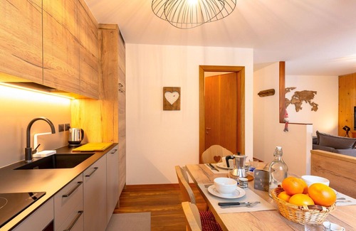 Penia Apartment | Lovely apartment for 6 guests with WIFI, TV, patio and pets allowed