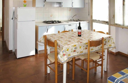 Marina di Cecina Apartment | Lovely apartment for 6 people with pool, WIFI, A/C, TV, patio, pets allowed and parking