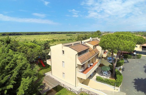 Marina di Cecina Apartment | Lovely apartment for 6 people with pool, WIFI, A/C, TV, patio, pets allowed and parking