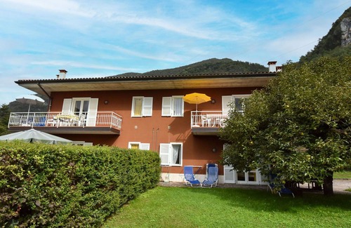 Vesta Apartment | Lovely apartment for 6 people with WIFI, TV, terrace, pets allowed and parking