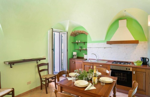Vasia Apartment | Lovely apartment for 7 people with WIFI, TV, terrace, pets allowed and parking