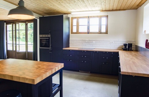 Montmelon Apartment | Lovely apartment for 5 guests with WIFI, TV, balcony and parking