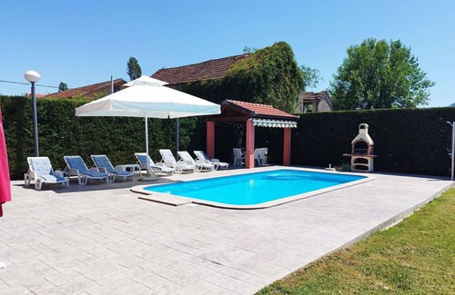 Dusina Apartment | Lovely apartment for 8 guests with private pool, WIFI, A/C, TV, terrace and parking