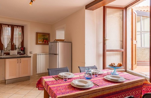 Maccagno Apartment | Lovely apartment for 5 guests with TV, terrace, pets allowed and parking