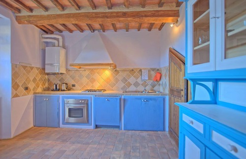 Poggibonsi Apartment | Lovely apartment for 6 guests with WIFI, A/C, pool, TV and panoramic view, close to San Gimignano