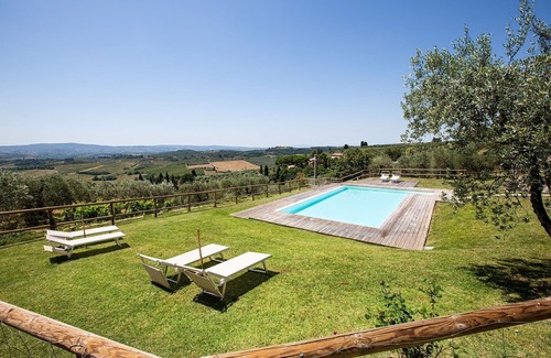 Poggibonsi Apartment | Lovely apartment for 6 guests with WIFI, A/C, pool, TV and panoramic view, close to San Gimignano