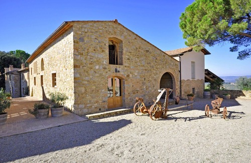 Poggibonsi Apartment | Lovely apartment for 6 guests with WIFI, A/C, pool, TV and panoramic view, close to San Gimignano