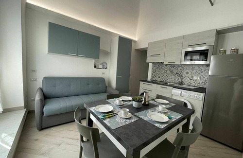 Spotorno Apartment | Lovely apartment for 8 guests with WIFI, A/C, TV and parking