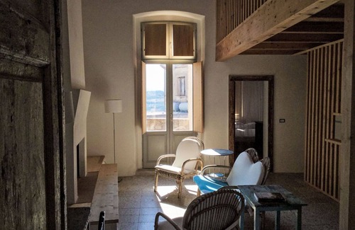 Strongoli Apartment | Lovely apartment for 4 people with WIFI, balcony, pets allowed, panoramic view and parking