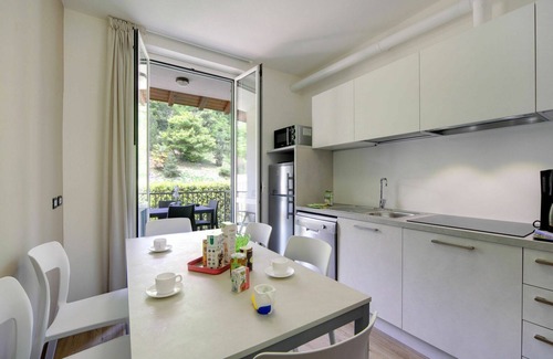 Fondotoce Apartment | Lovely apartment for 7 people with pool, WIFI, TV, balcony and parking