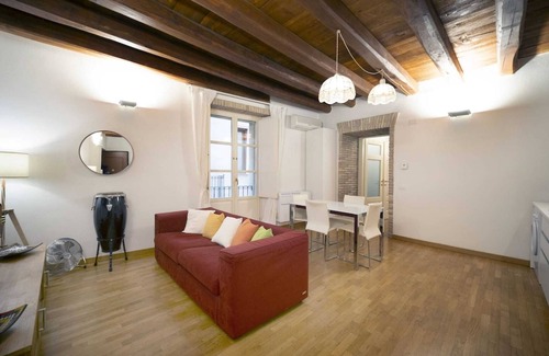 Historic Castle District Apartment | Lovely apartment fot 2 at side of Duomo in Castello district