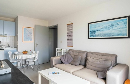 Lacanau-Ocean Apartment | Lovely apartment for 4 people with WIFI, pool, TV, terrace, pets allowed and parking