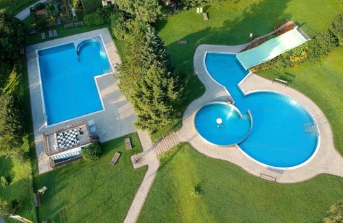 Muhldorf House | Lovely apartment in villa for 4 people with A/C, WIFI, TV, terrace, pets allowed and panoramic v.