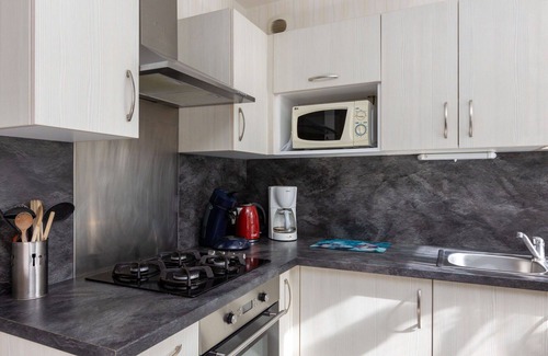 Saint-Meloir-des-Ondes Villa | Lovely apartment in villa for 4 guests with WIFI, TV, terrace and parking