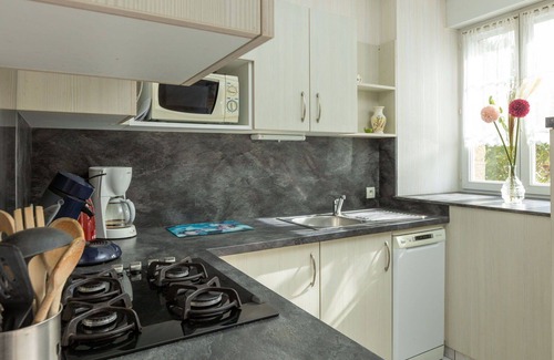 Saint-Meloir-des-Ondes Villa | Lovely apartment in villa for 4 guests with WIFI, TV, terrace and parking