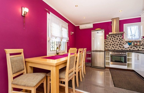 Gornji Karin Apartment | Lovely apartment in Karin Gornji