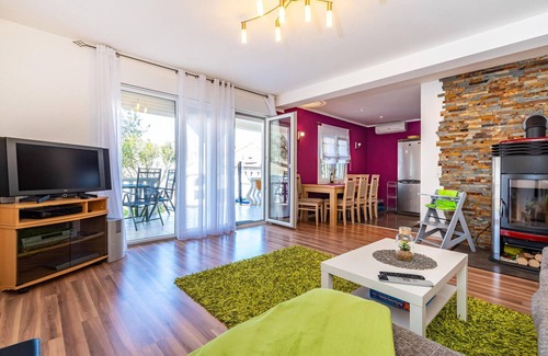 Gornji Karin Apartment | Lovely apartment in Karin Gornji
